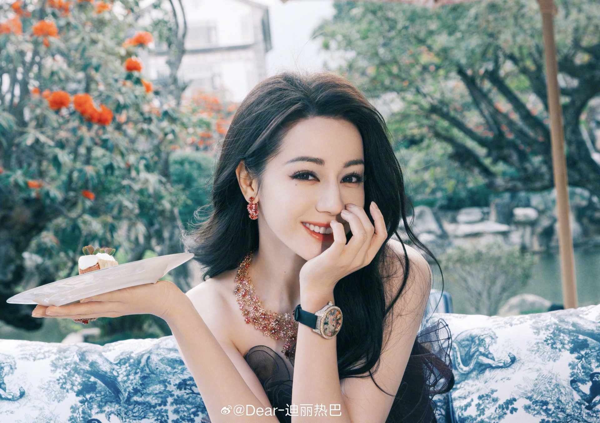 Xót cho Địch Lệ Nhiệt Ba hiện tại- Ảnh 1.