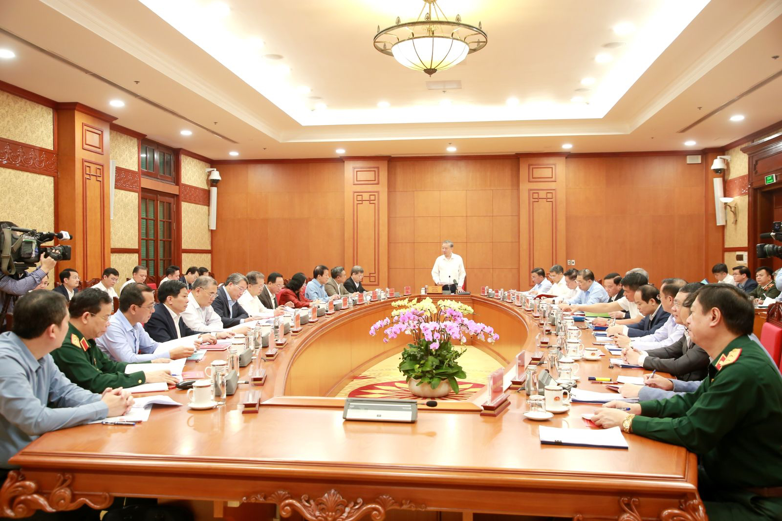 Xử lý đến cùng tham nhũng, lãng phí - Ảnh 1.