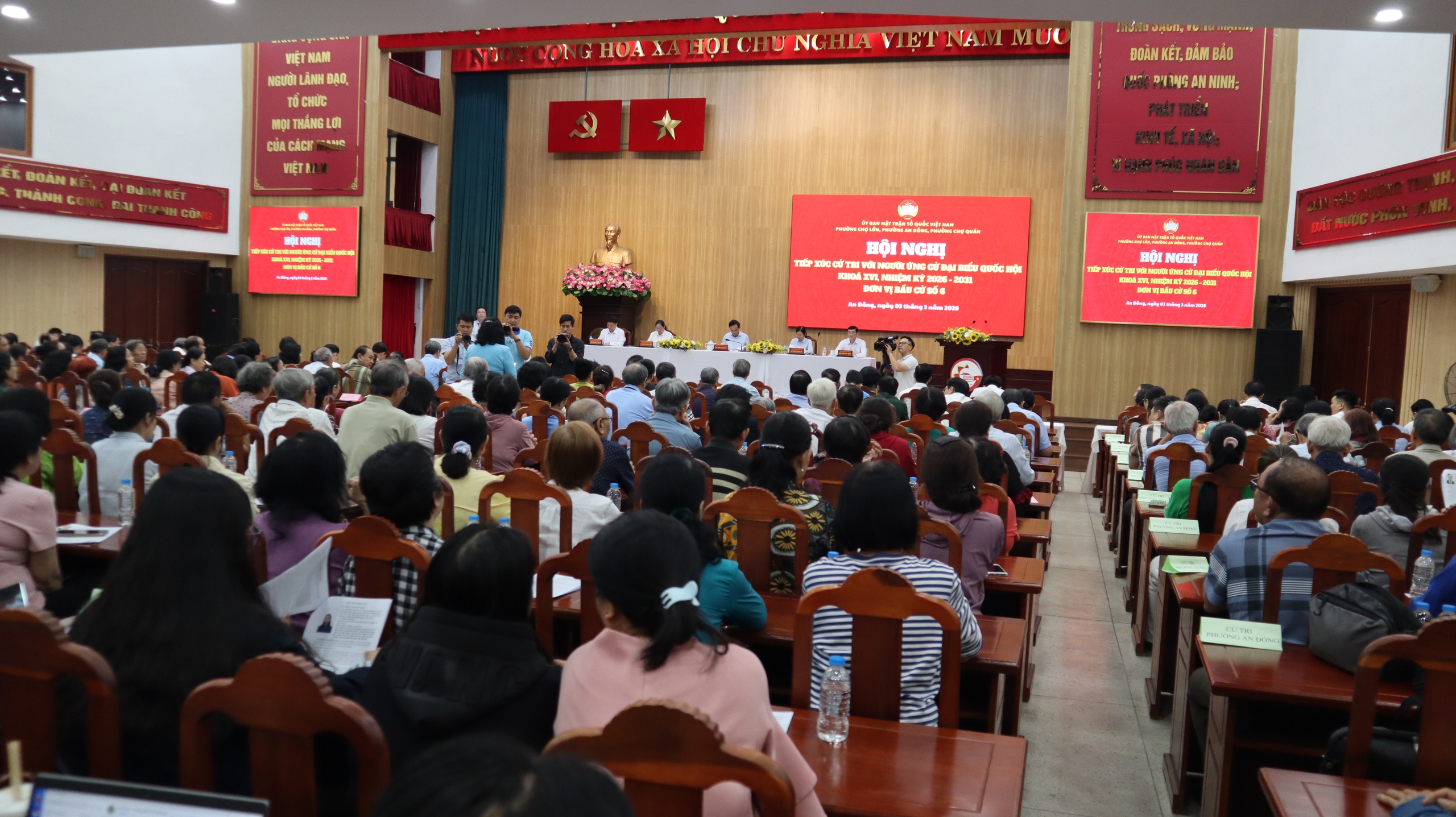 Bí thư Trần Lưu Quang: 'Xử lý lấn chiếm vỉa hè làm được, nhưng nhiều khi khôngnỡ' - Ảnh 1.