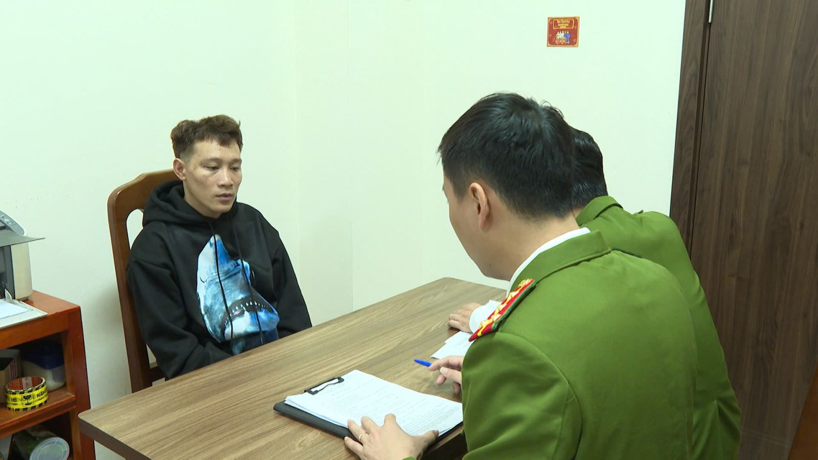 Xử lý nhóm tung tin thất thiệt về công an để gây rối trật tự công cộng, chống người thi hành công vụ 1 gây rối trật tự công cộng - Ảnh 1.