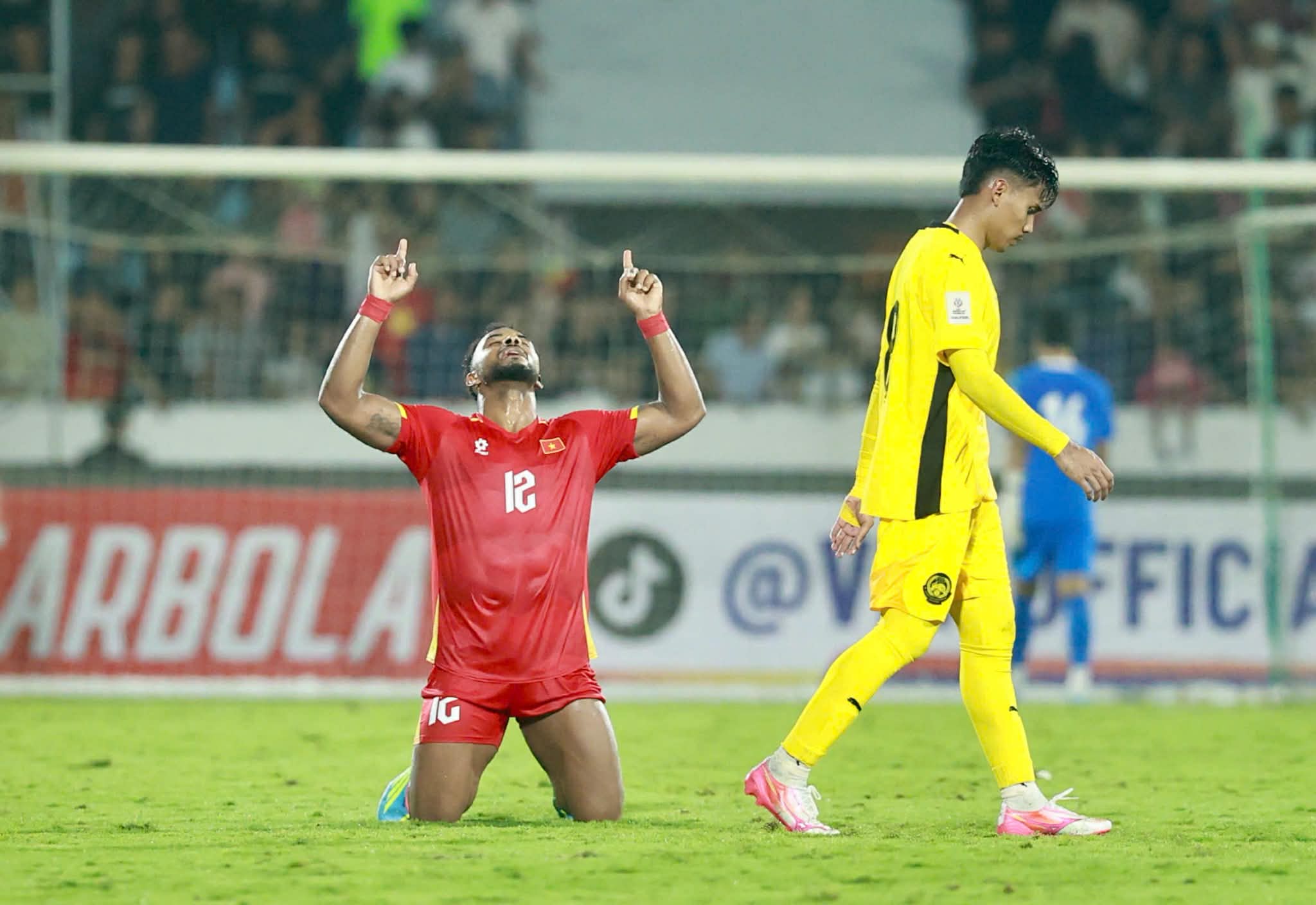 Xuân Son lập cú đúp giúp tuyển Việt Nam thắng thuyết phục Malaysia - Ảnh 1.