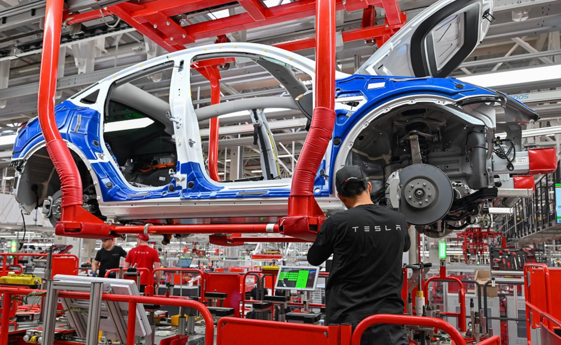 Cuộc xung đột Trung Đông đang ảnh hưởng như thế nào đến ngành ô tô? - Ảnh 1.