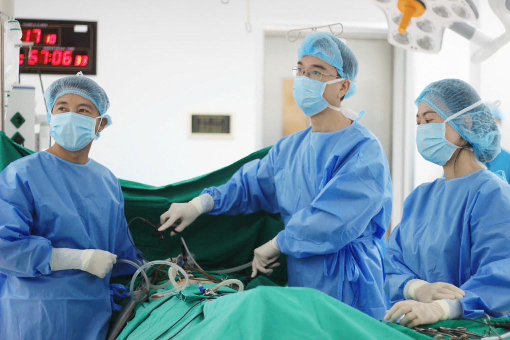 Xuyên đêm cứu thai phụ nguy kịch mang nhóm máu hiếm - 1