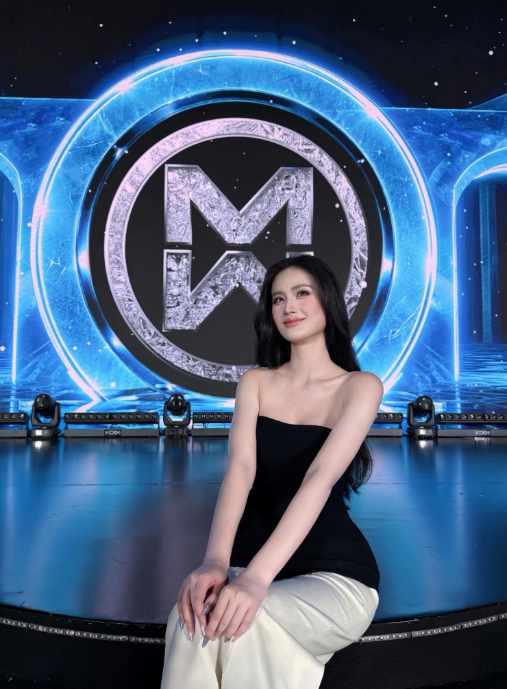 Người đẹp cho biết cô vẫn hoàn tất các công việc học tập tại trường. Vì vậy, quỹ thời gian trở về Việt Nam lần này khá ngắn, chủ yếu dành cho việc tập luyện và chuẩn bị cho màn final walk.