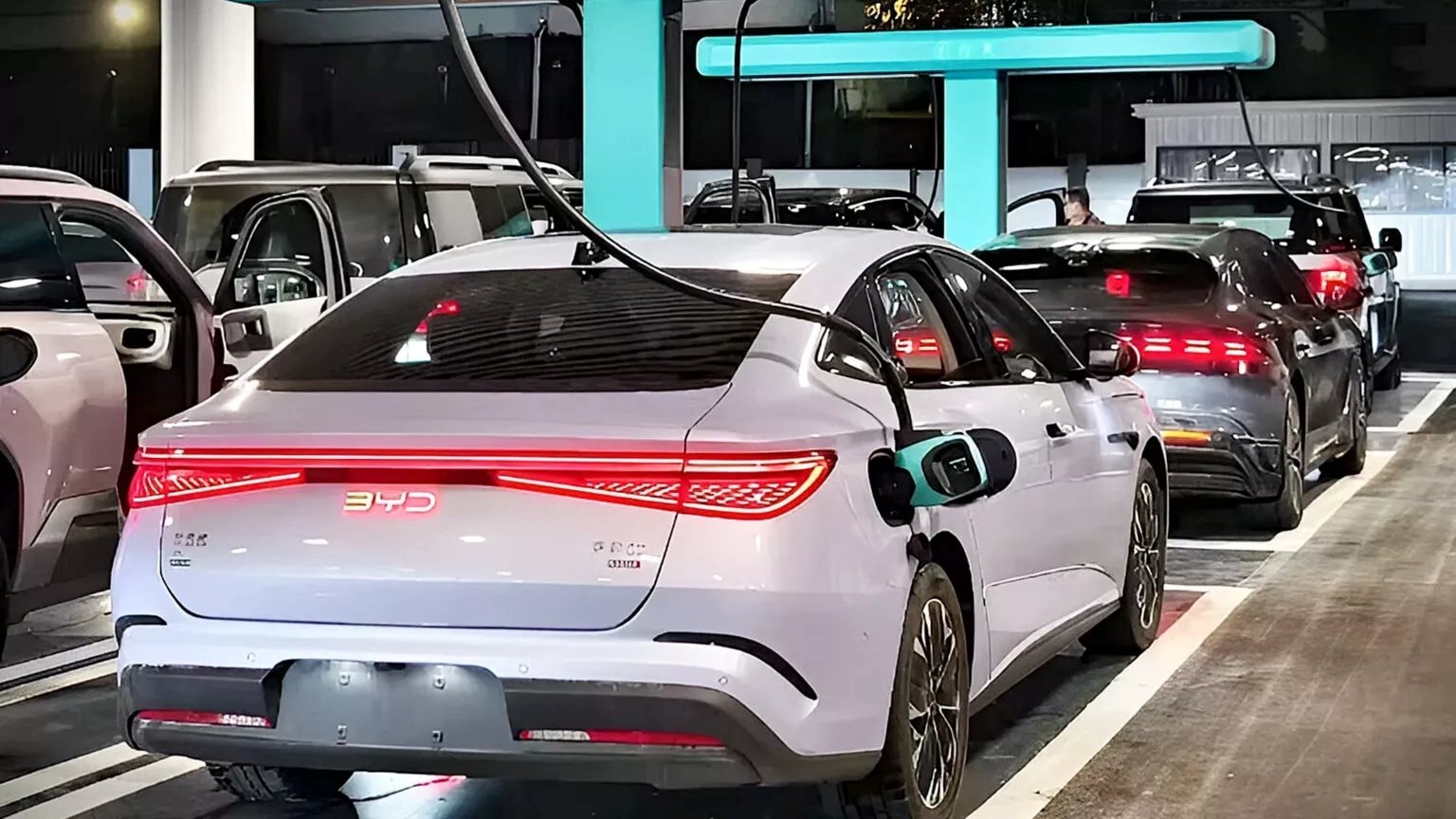 Phát minh của Trung Quốc làm rung chuyển ngành xe điện: sạc nhanh như đổ xăng, sắp có mặt tại Việt Nam?- Ảnh 1.