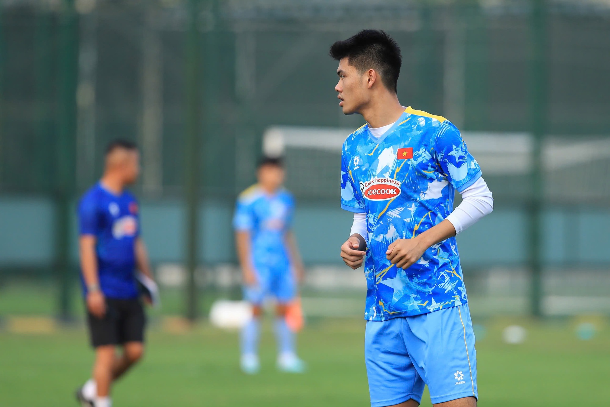 ‘Tòa tháp’ 1,96 m và Việt kiều Moric nổi bần bật giữa dàn sao U.23 Việt Nam, trợ lý thầy Kim lên tiếng- Ảnh 2.