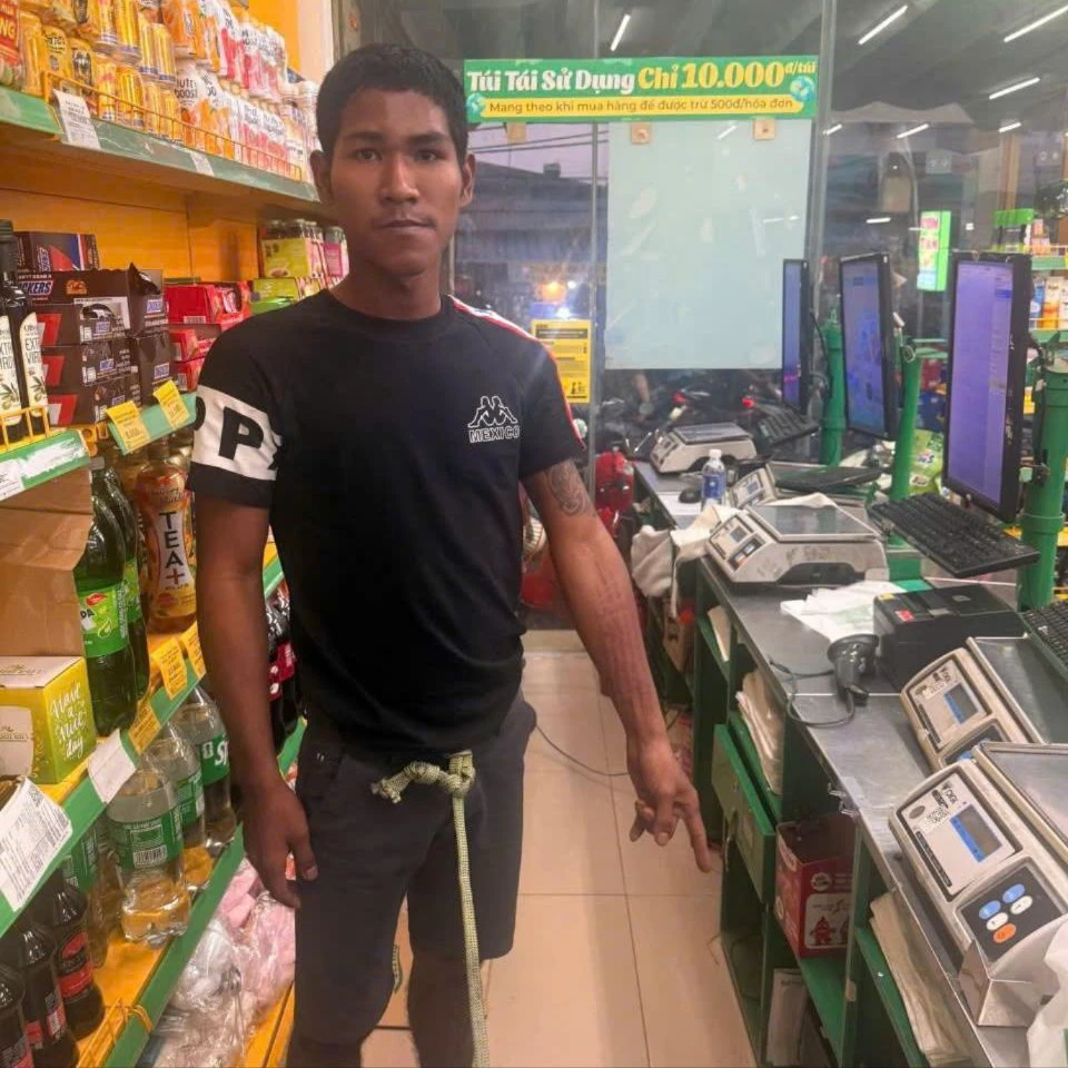 Kim Toàn thừa nhận hành vi đột nhập cửa hàng Bách Hóa Xanh trộm tài sản. Ảnh: CA z7706850849479_a8bc27748bae2f1660b36ab2d85da935.jpg