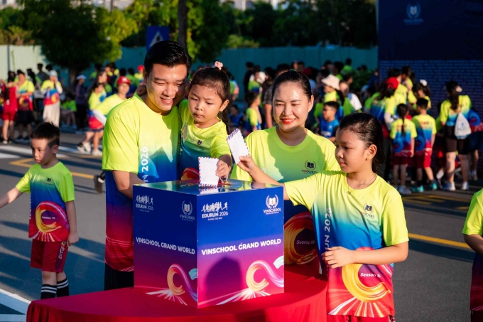 Học sinh Vinschool cùng phụ huynh tham gia Edurun 2026. Ảnh: Vinschool