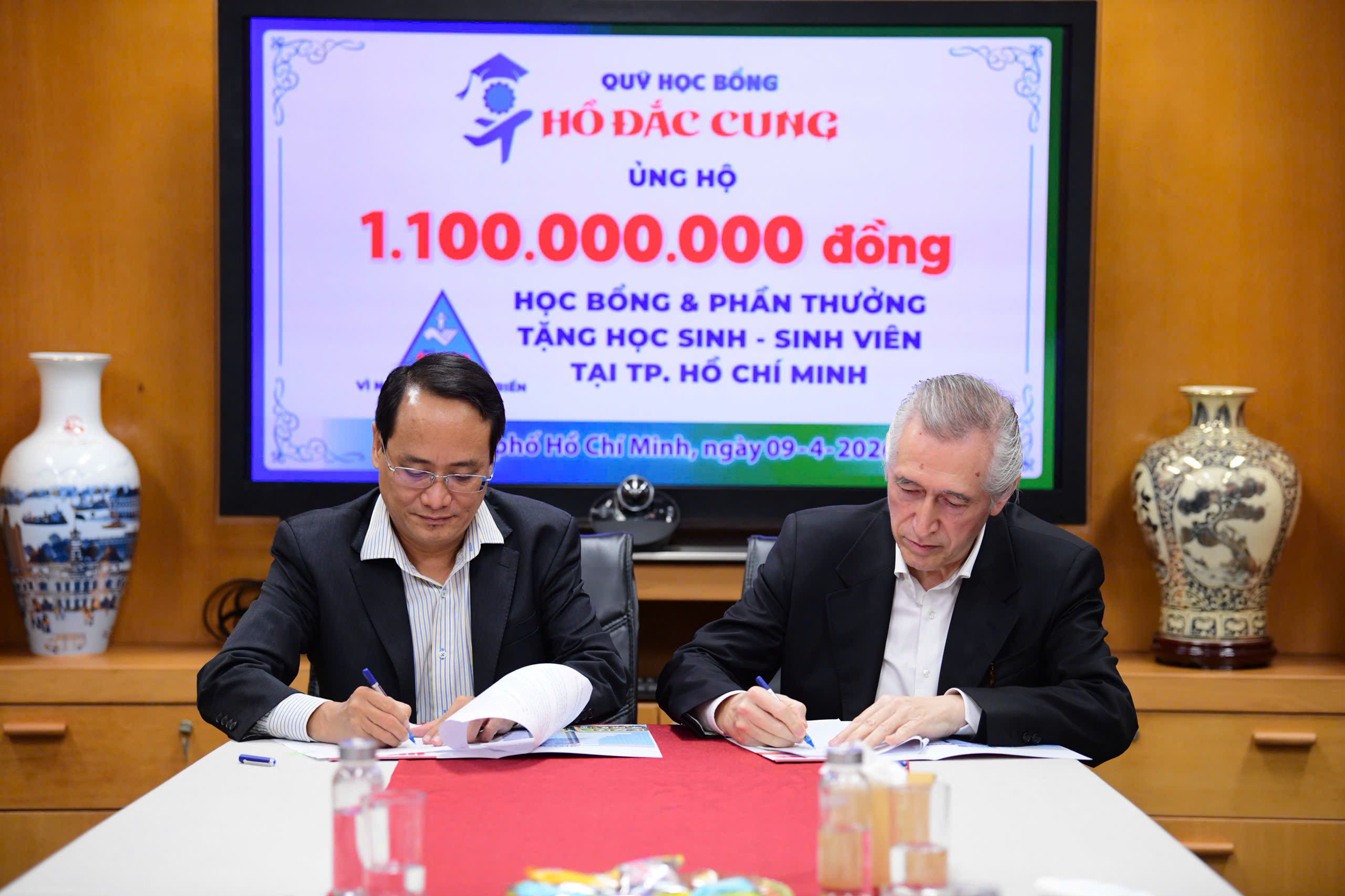 1,1 tỉ đồng học bổng Hồ Đắc Cung cho học sinh, sinh viên khối khoa học - kỹ thuật - Ảnh 1.