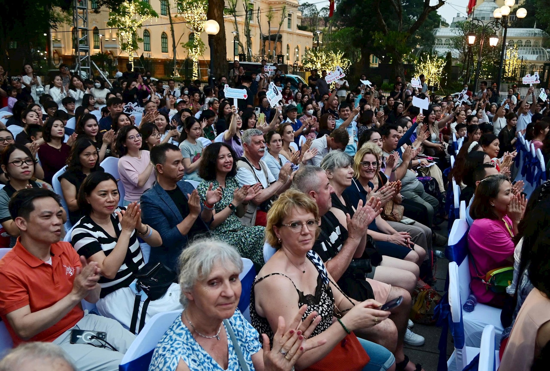 Live concert Hà Nội Bình Yên - món quà âm nhạc sáng tạo, giàu bản sắc- Ảnh 9.