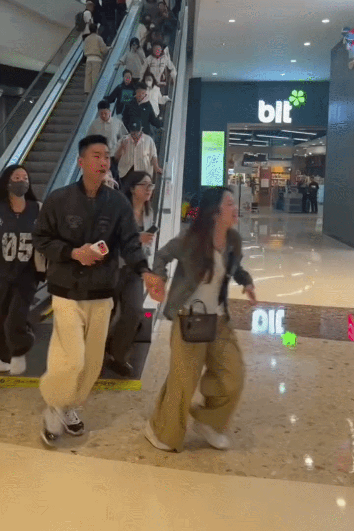 Cảnh tượng giành giật đồ Jennie ở MINISO: Khách xếp hàng dài 3 con đường, đội mưa chờ 6 tiếng- Ảnh 2.