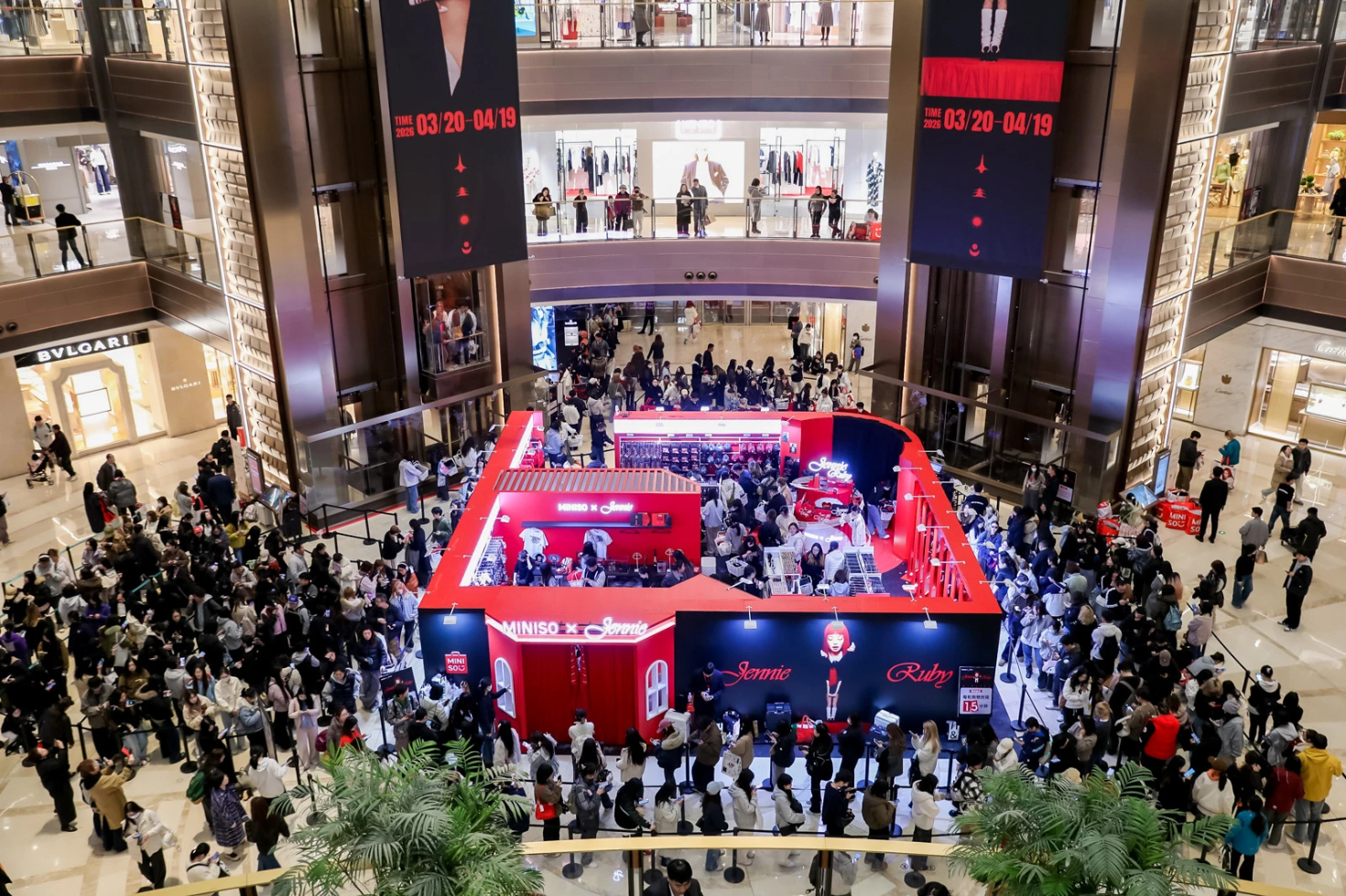 Cảnh tượng giành giật đồ Jennie ở MINISO: Khách xếp hàng dài 3 con đường, đội mưa chờ 6 tiếng- Ảnh 6.