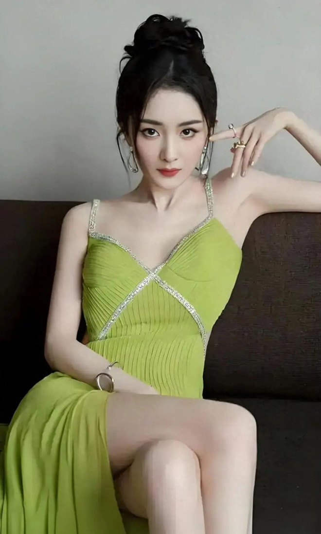 5 sao nữ giàu nhất Cbiz: Triệu Lệ Dĩnh đứng chót với 13.300 tỷ, số 1 quá đỗi 