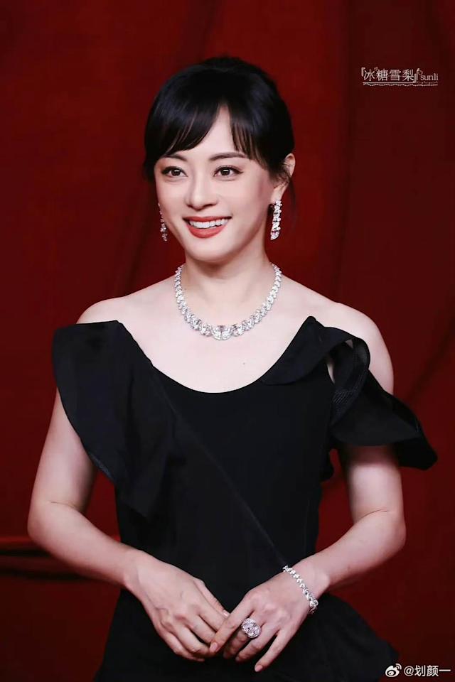 5 sao nữ giàu nhất Cbiz: Triệu Lệ Dĩnh đứng chót với 13.300 tỷ, số 1 quá đỗi 