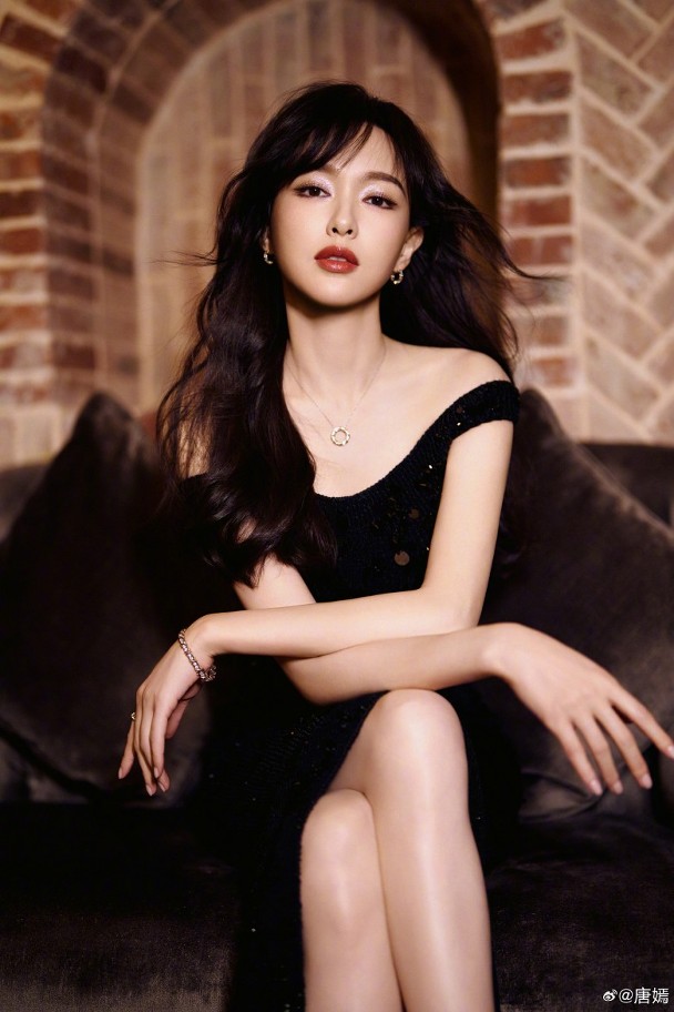 5 sao nữ giàu nhất Cbiz: Triệu Lệ Dĩnh đứng chót với 13.300 tỷ, số 1 quá đỗi 