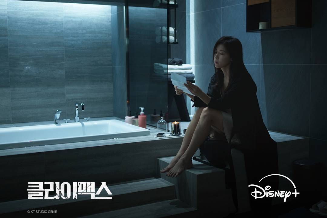 Climax: Bóc trần góc tối chính trị - giải trí Hàn Quốc bằng diễn xuất đỉnh cao của Joo Ji Hoon và Ha Ji Won- Ảnh 3.