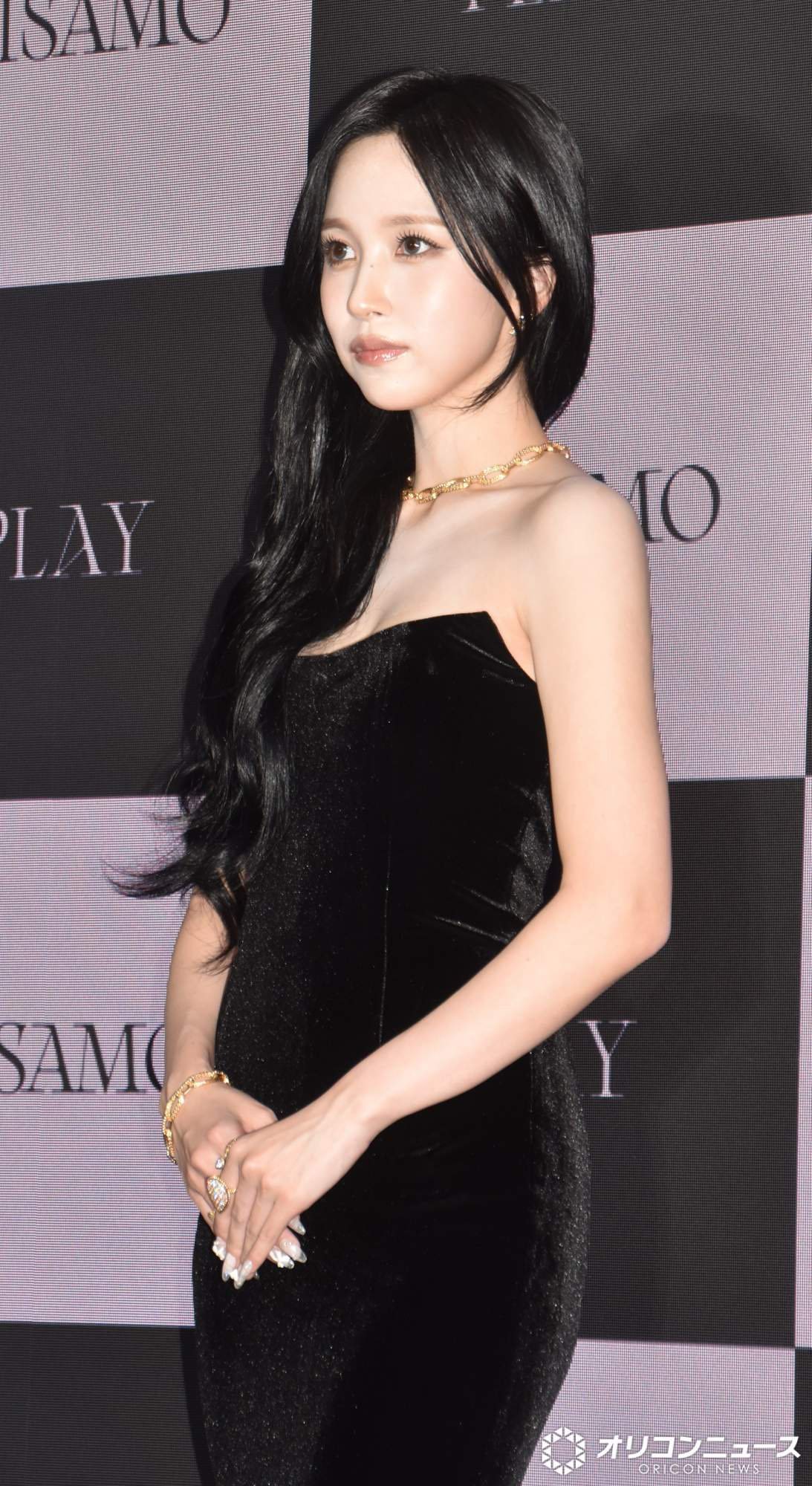 1774994979 520 My nhan vang ngoc lo nhan sac gay soc ngoai