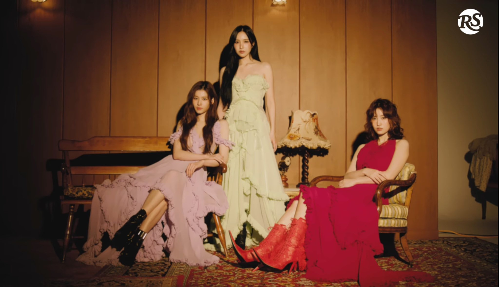 1774994989 130 My nhan vang ngoc lo nhan sac gay soc ngoai