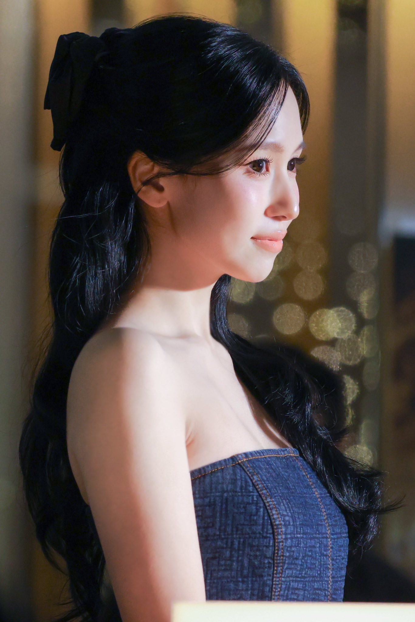 1774994996 551 My nhan vang ngoc lo nhan sac gay soc ngoai