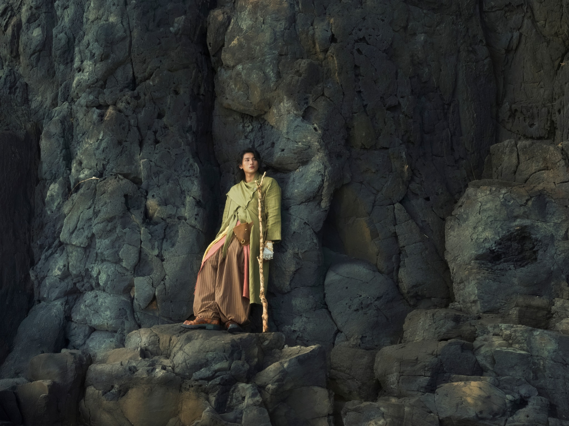 Hóa ra MV mới của GREY D nhiều ẩn ý thế này: Hỷ nộ ái ố và hành trình tìm ra sự cân bằng nhờ tình yêu- Ảnh 15.