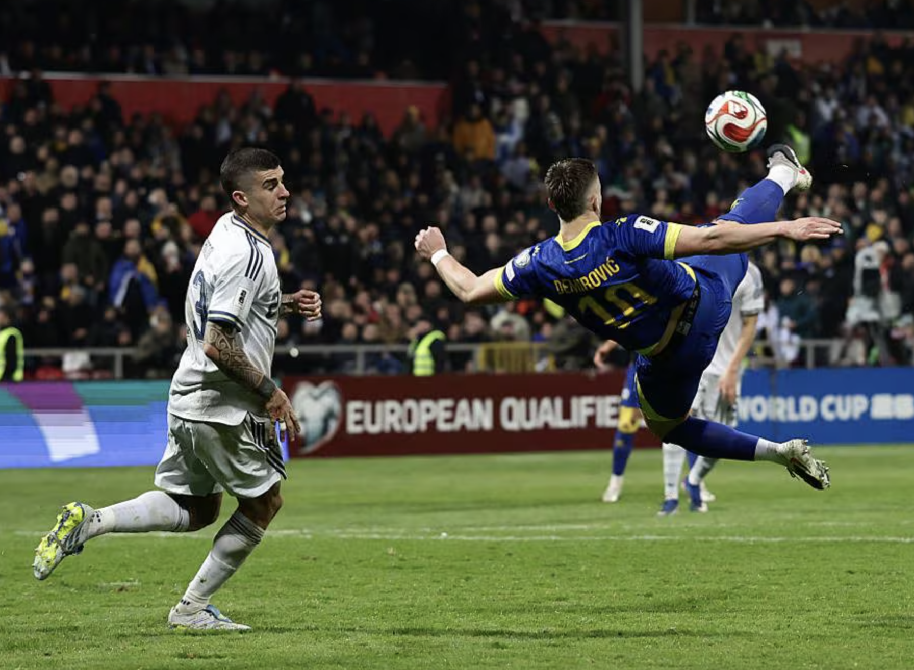 Gục ngã loạt sút luân lưu, Ý lần thứ ba liên tiếp lỡ hẹn World Cup - Ảnh 2.