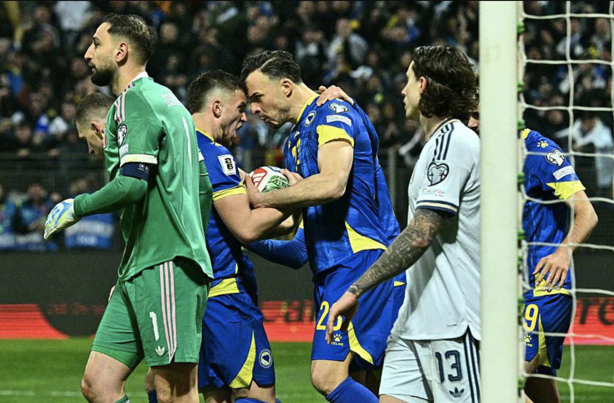 Gục ngã loạt sút luân lưu, Ý lần thứ ba liên tiếp lỡ hẹn World Cup - Ảnh 4.