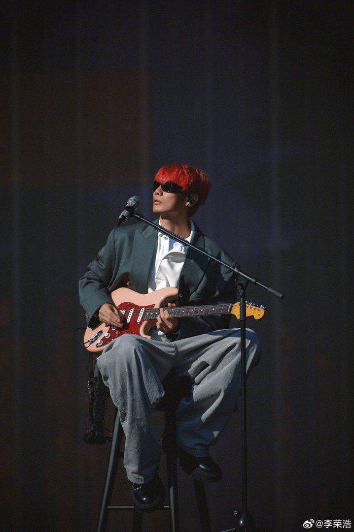 Lý Vinh Hạo là ca sĩ, nhạc sĩ danh tiếng, chồng ca sĩ Dương Thừa Lâm