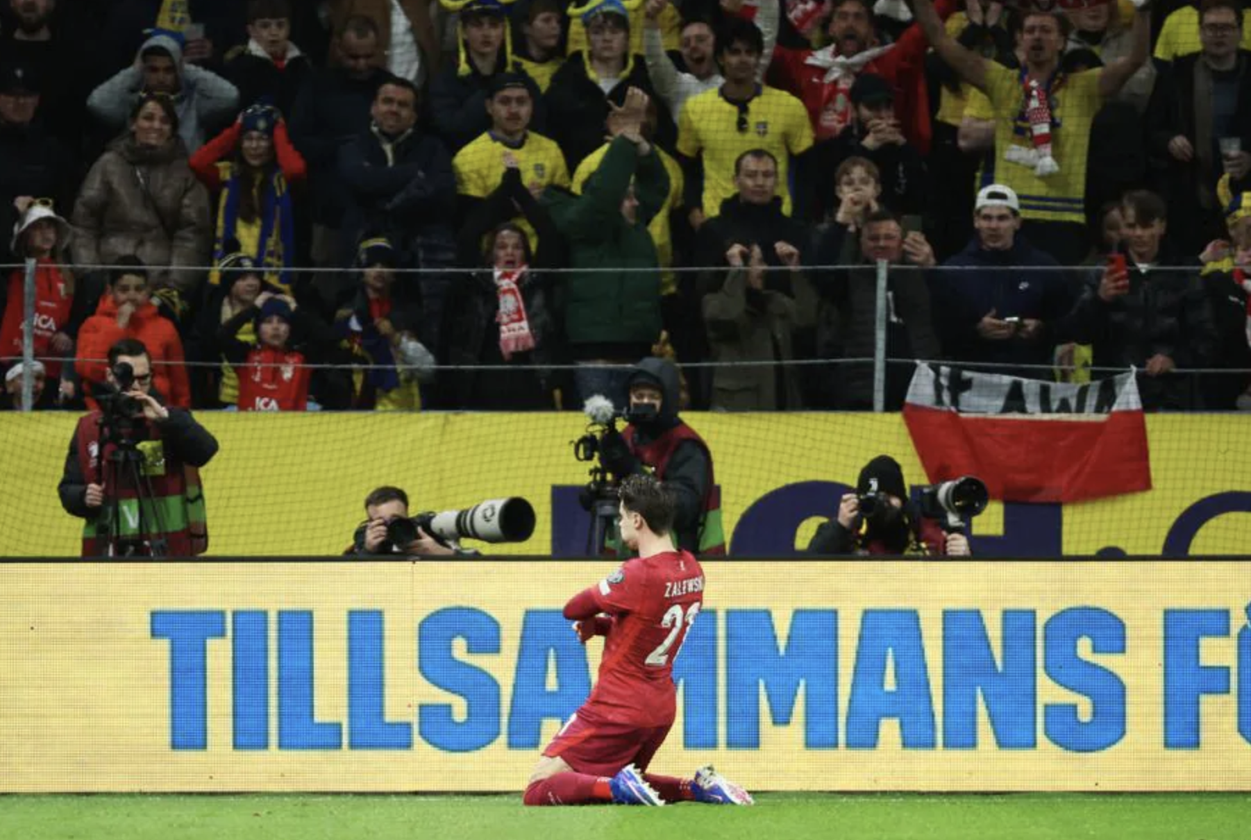 Gyokeres tỏa sáng, Thụy Điển hạ Ba Lan giành vé dự World Cup 2026 - Ảnh 2.