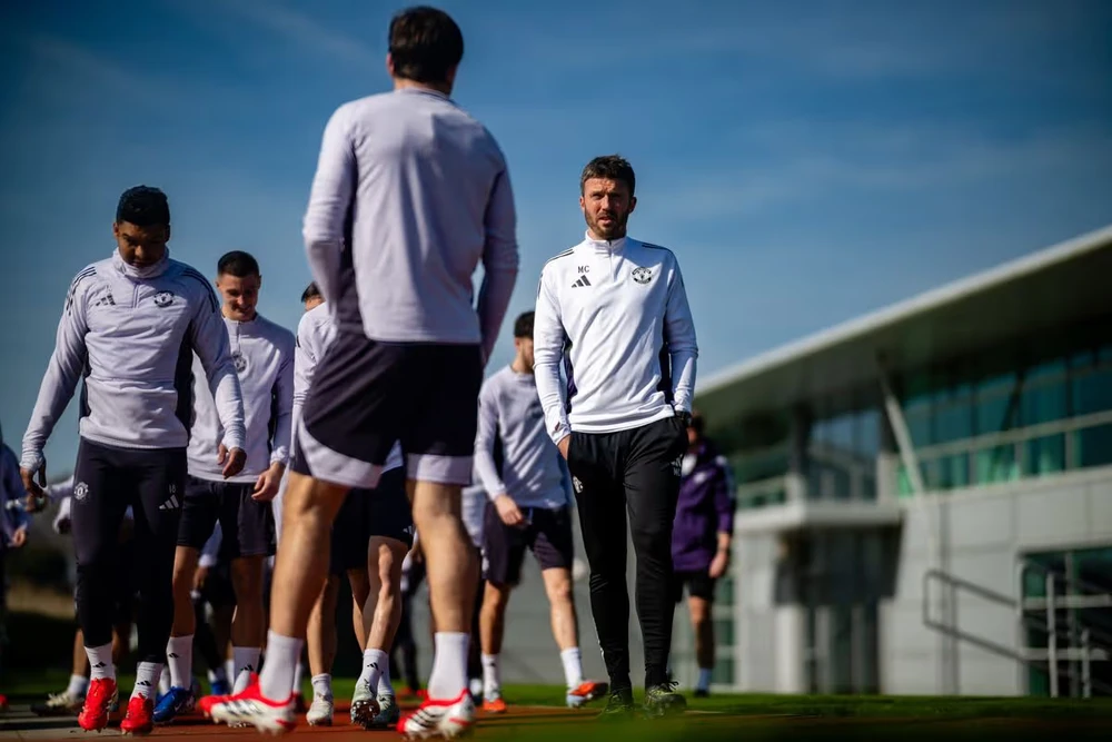 Carrick đã nới lỏng các quy định nhằm giúp các cầu thủ có tinh thần thoải mái. ẢNH: MANCHESTER UNITED carrick-mu.jpg
