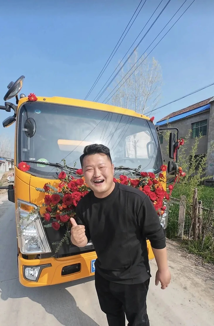 Chú rể dùng 9 xe hút hầm cầu đi đón dâu 5 xe hút hầm cầu - Ảnh 5.