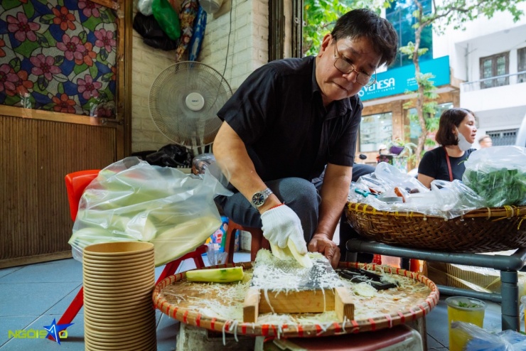 Quán nộm lim tá lả vỉa hè 36 năm đông kín khách ở Hà Nội - 7