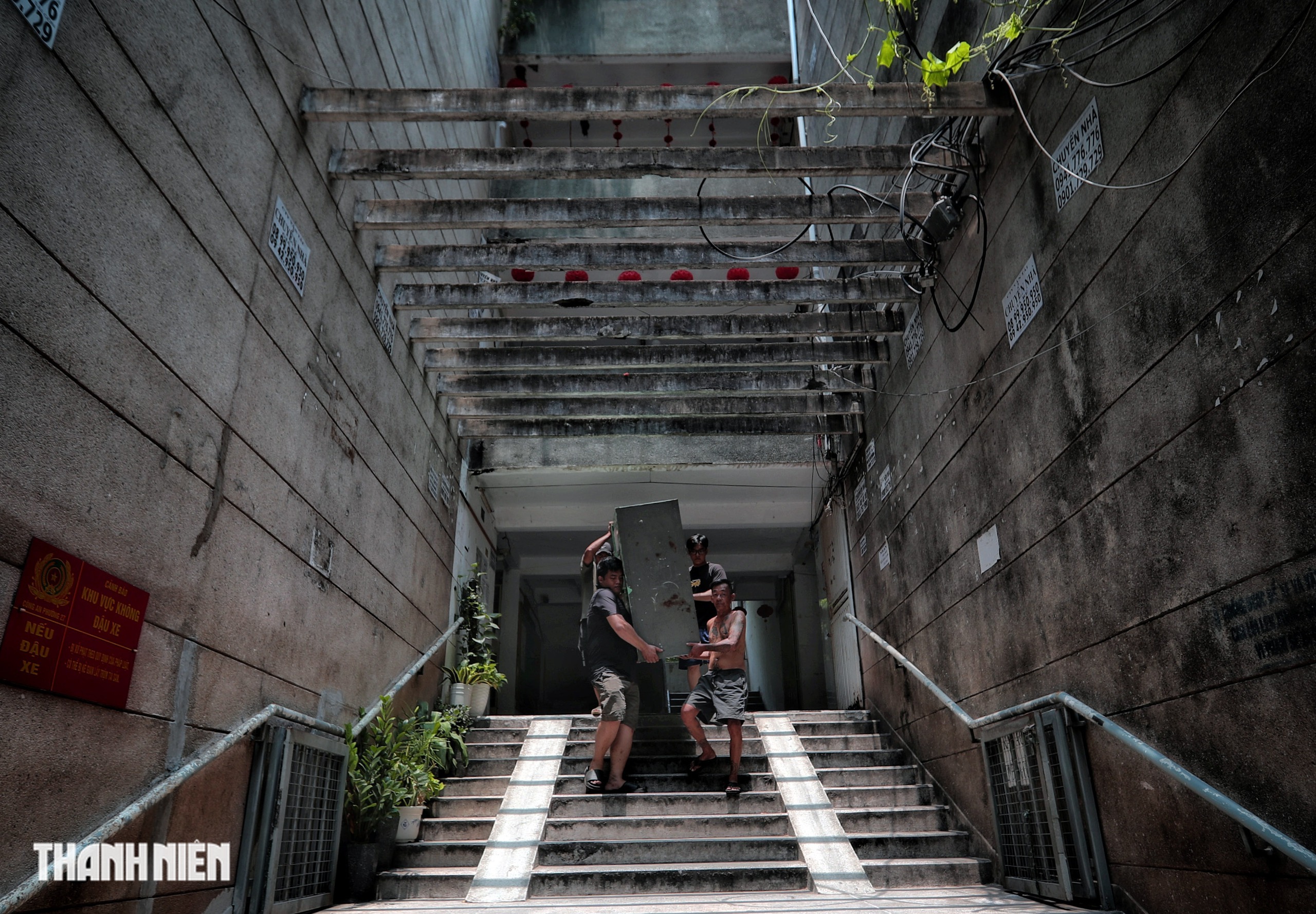 Bên trong cư xá Thanh Đa xuống cấp: cư dân giằng co giữa đi và ở - Ảnh 1.