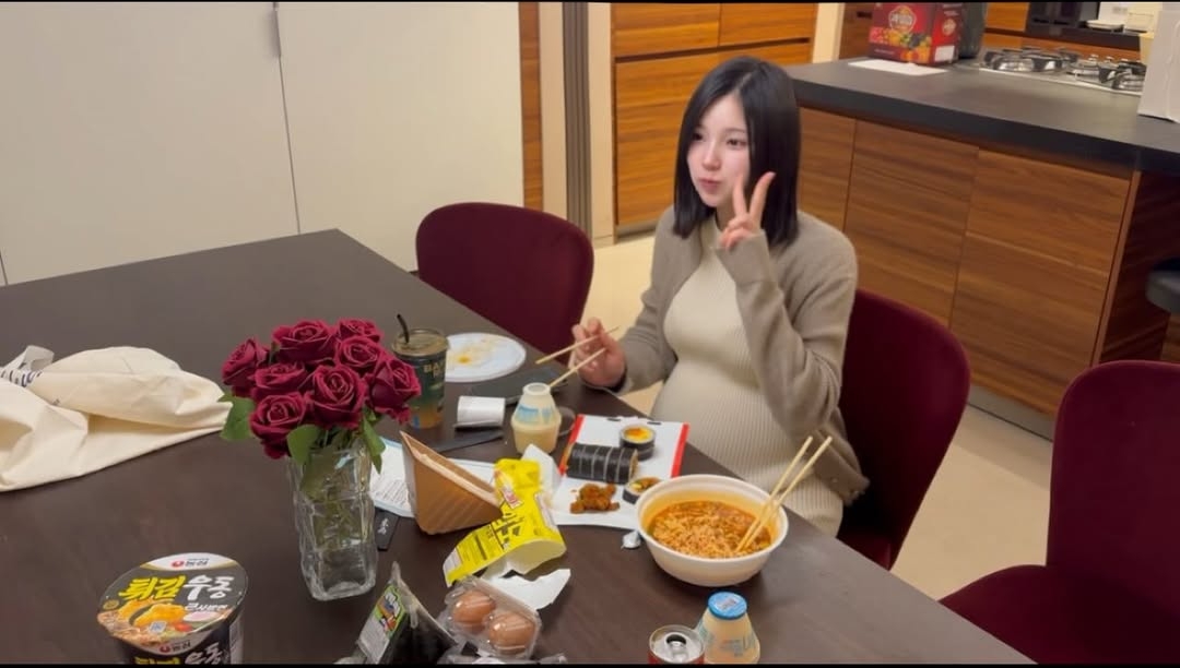 Nữ ca sĩ sinh năm 1999 giải nghệ, bí mật sinh con cho đại gia hơn 15 tuổi- Ảnh 2.