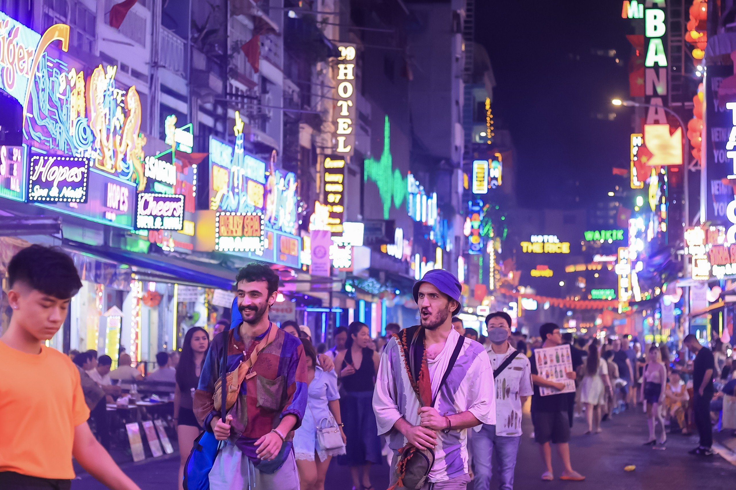 'ADN mở' TP.HCM: Ai trao 'tấm vé đổi đời' cho người nhập cư?- Ảnh 7. 'ADN mở' TP.HCM: Ai trao 'tấm vé đổi đời' cho người nhập cư?- Ảnh 7.