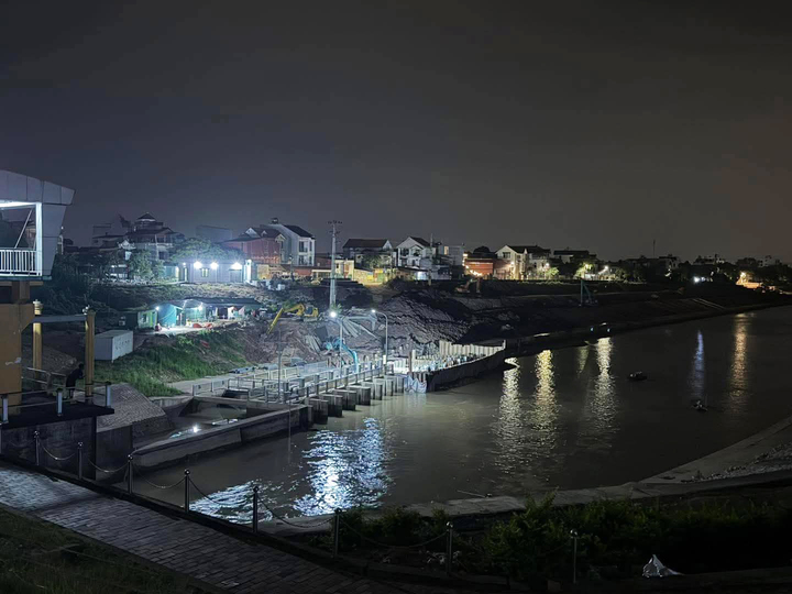 Trắng đêm tìm kiếm 3 mẹ con nghi gieo mình xuống sông Hồng ở Hưng Yên- Ảnh 2.