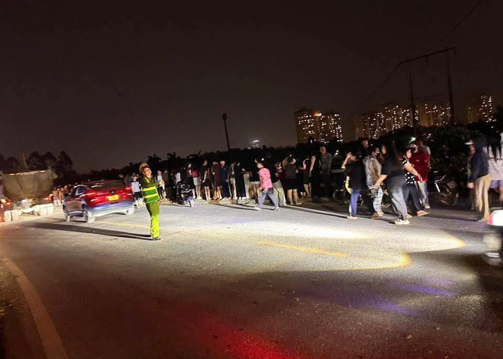 Trắng đêm tìm kiếm 3 mẹ con nghi gieo mình xuống sông Hồng ở Hưng Yên- Ảnh 3.