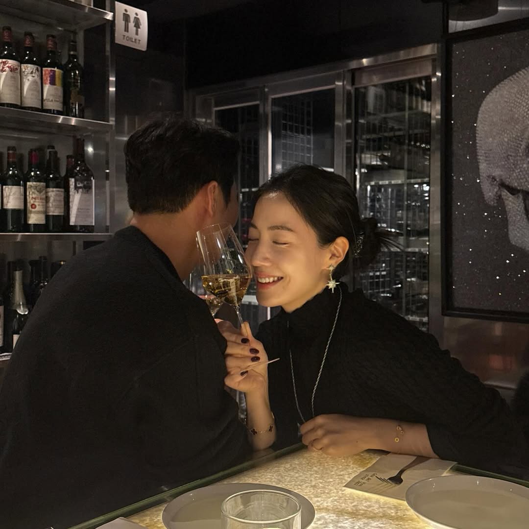 Hwayoung (cựu thành viên T-ara) kết hôn với doanh nhân hơn 3 tuổi, vừa tung ảnh chồng nhưng chỉ có 1000 like- Ảnh 2.