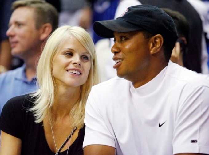 Tiger Woods và vợ cũ Elin Nordegren xem trận đấu thứ 4 của loạt trận chung kết NBA tại Orlando, Florida ngày 11/6/2009. Ảnh: Reuters