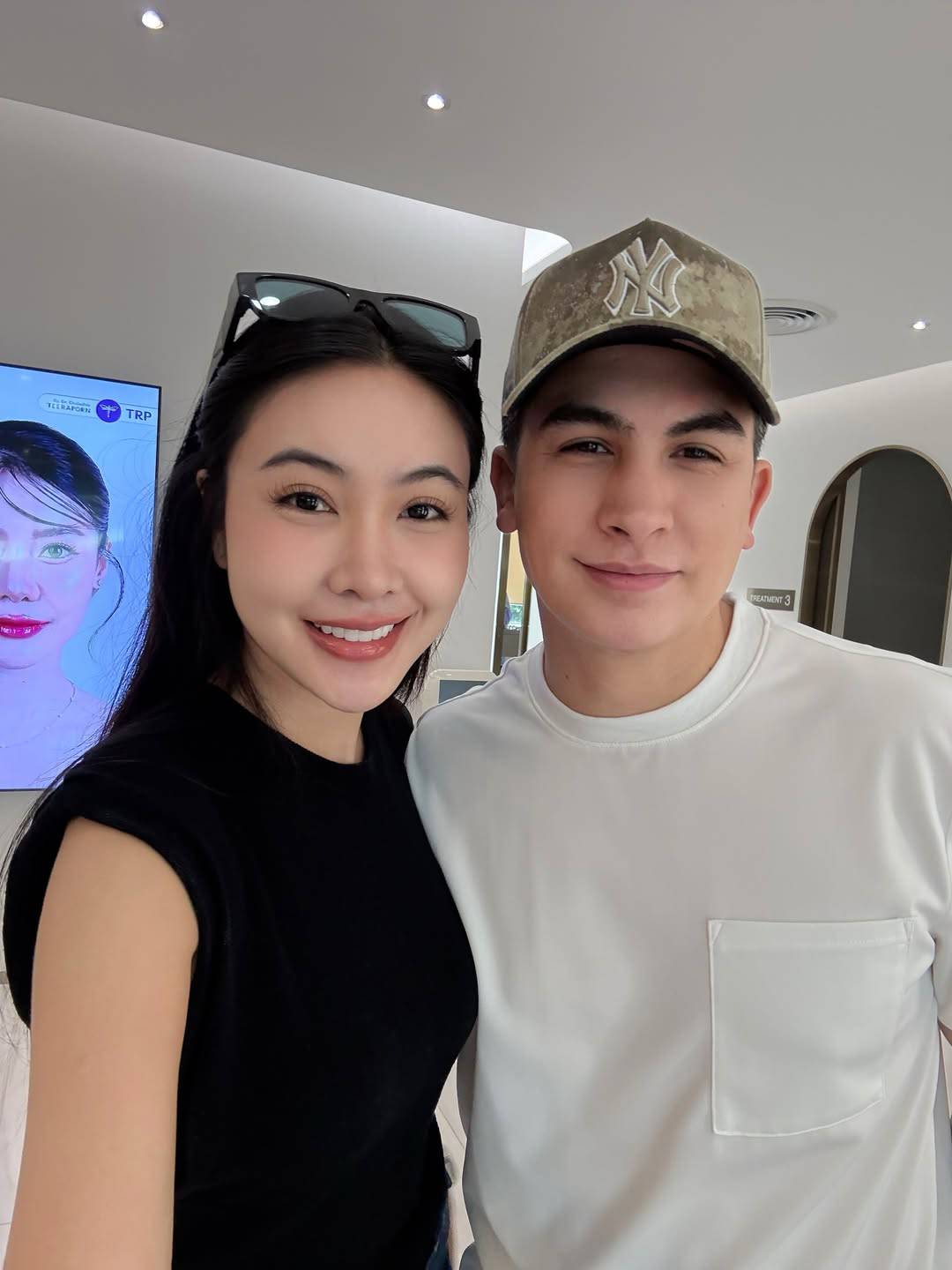 Nam diễn viên 9X cực phẩm bí mật cưới nữ đại gia kém 4 tuổi từ 2 năm trước, giấu không cho cả nước biết- Ảnh 4.