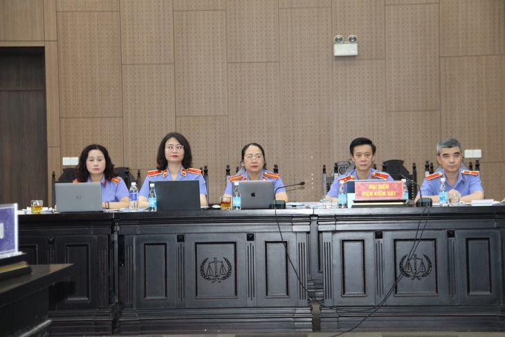 Cựu thứ trưởng Bộ Nông nghiệp bị đề nghị 4-5 năm tù vì nhận túi 'quà quê' 200.000 USD - Ảnh 3.