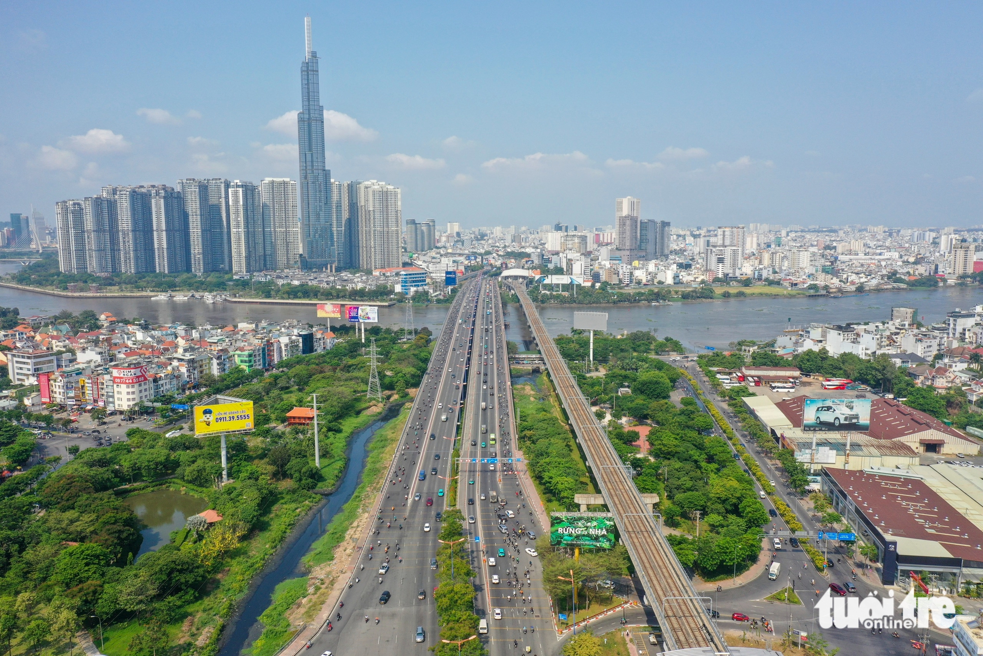 Hiện trạng 5 nút giao cửa ngõ phía Đông dự kiến làm 'luồng xanh', xe không phải dừng đèn đỏ 2 Hiện trạng 5 nút giao cửa ngõ phía Đông dự kiến làm 'luồng xanh', xe không phải dừng đèn đỏ - Ảnh 2.