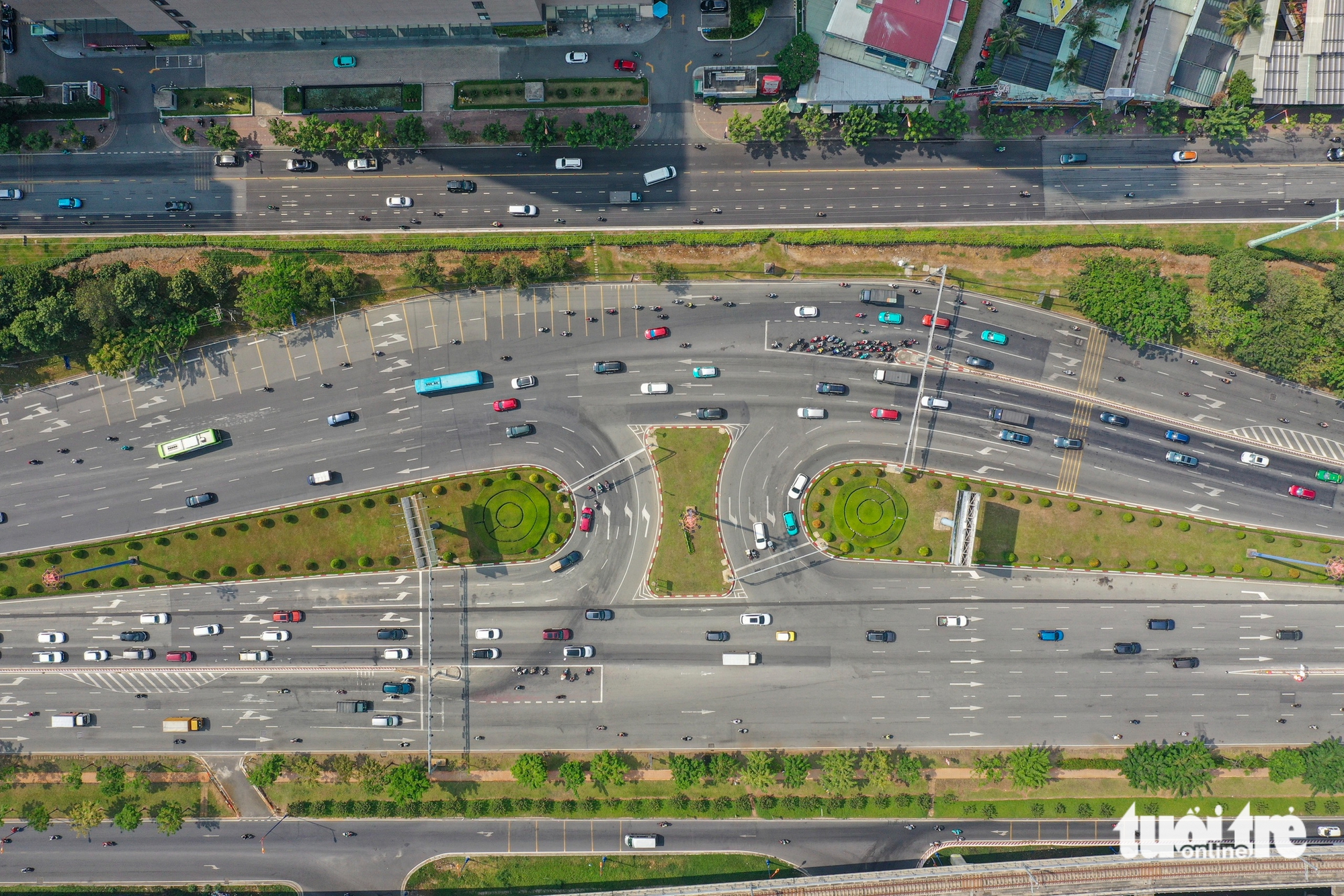 Hiện trạng 5 nút giao cửa ngõ phía Đông dự kiến làm 'luồng xanh', xe không phải dừng đèn đỏ 4 xa lộ hà nội - Ảnh 4.