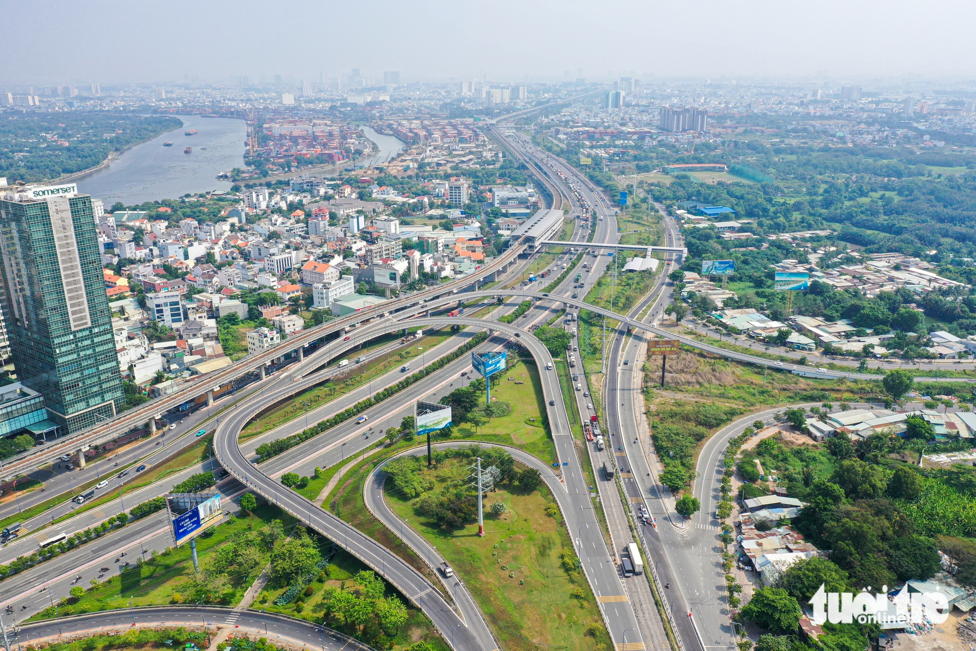 Hiện trạng 5 nút giao cửa ngõ phía Đông dự kiến làm 'luồng xanh', xe không phải dừng đèn đỏ 5 xa lộ hà nội - Ảnh 5.