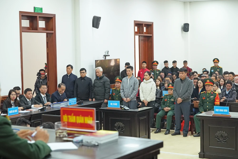 Các bị cáo nghe tuyên án tại phiên tòa sơ thẩm. Ảnh: TRỌNG PHÚ san-bay-nha-trang-tuyen-an-4-3159-1715.jpg.jpg