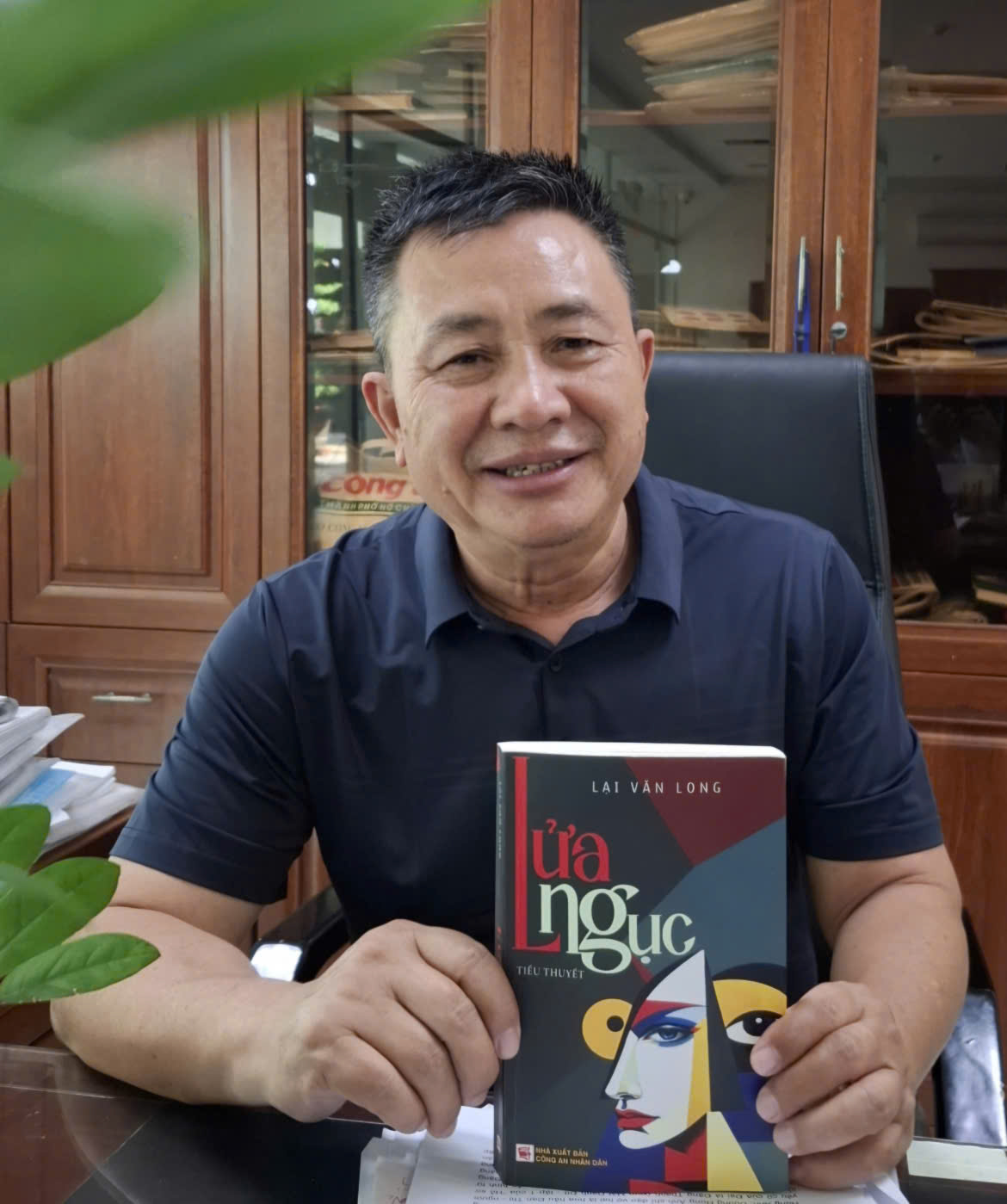 Kỷ lục gia - nhà văn Lại Văn Long tự phá kỷ lục của chính mình 3 Kỷ lục gia - nhà văn Lại Văn Long lại tự phá kỷ lục của chính mình - Ảnh 3.