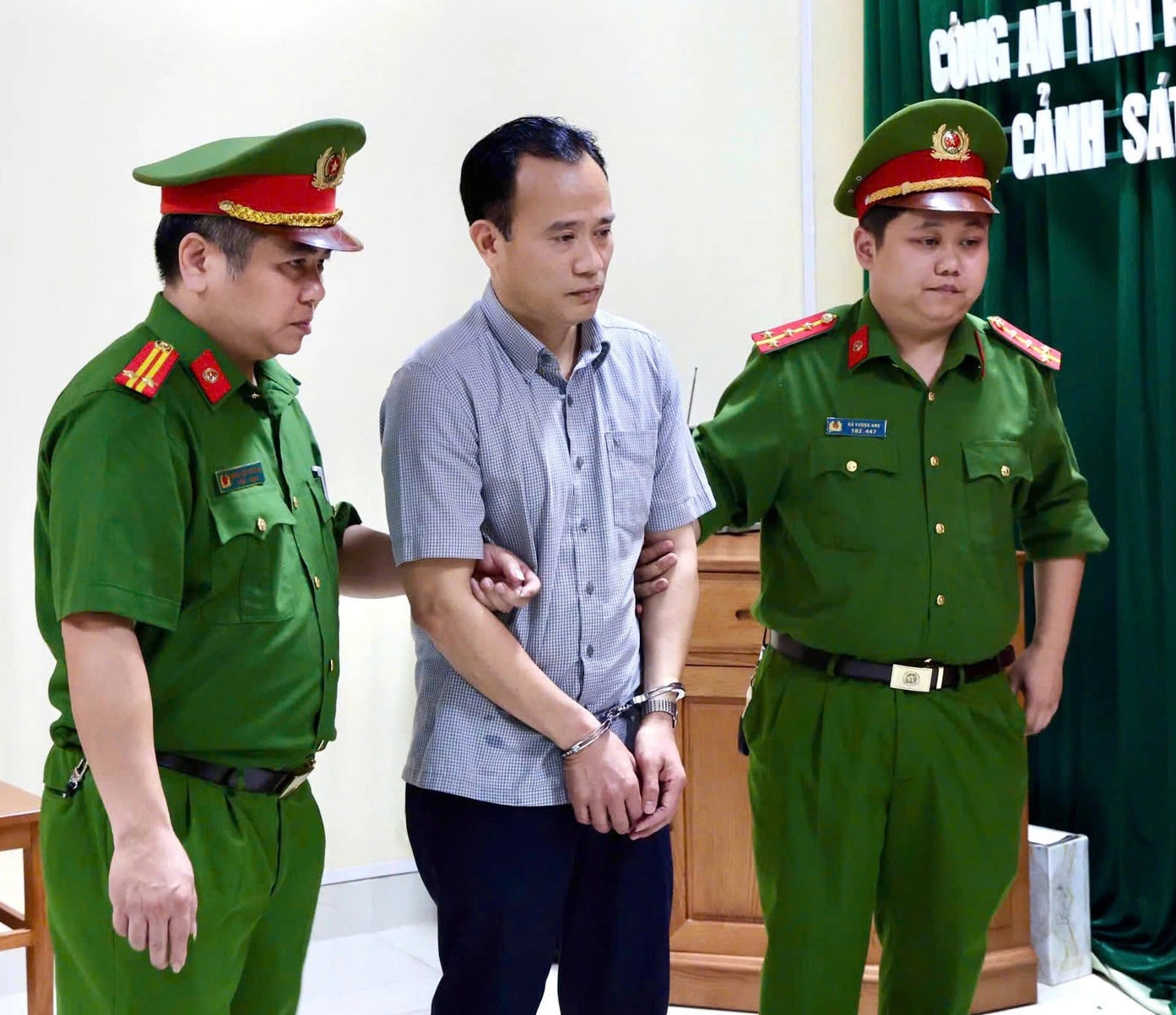 Công an tỉnh Phú Thọ bắt giam 5 giám đốc và 1 cựu phó chủ tịch xã 2 Công an tỉnh Phú Thọ bắt giam 5 giám đốc và 1 cựu phó chủ tịch xã - Ảnh 2.