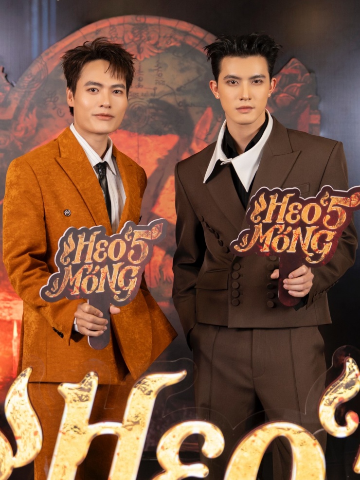 Trần Ngọc Vàng và Võ Tấn Phát trên thảm đỏ.