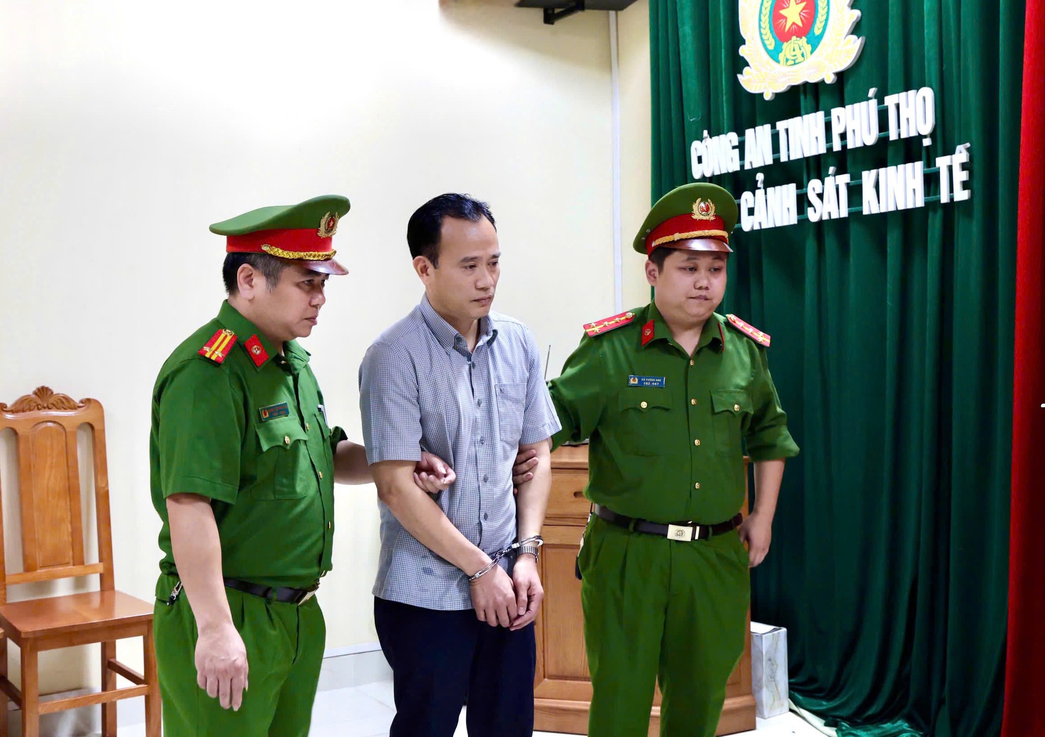 Vụ hơn 200 cảnh sát tham gia phá chuyên án lớn, bắt nhiều giám đốc: Bắt nhiều cán bộ - Ảnh 2.