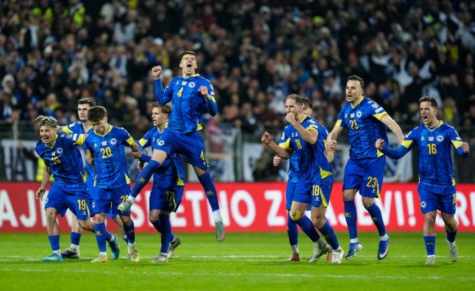 Bosnia & Herzegovina mừng chiến thắng trước Italy trên loạt đá luân lưu vòng play-off châu Âu, World Cup 2026 tối 31/3/2026 ở thành phố Zenica. Ảnh: Reuters