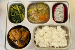 Hơn 2.200 học sinh dừng ăn bán trú vì nghi thực phẩm bẩn